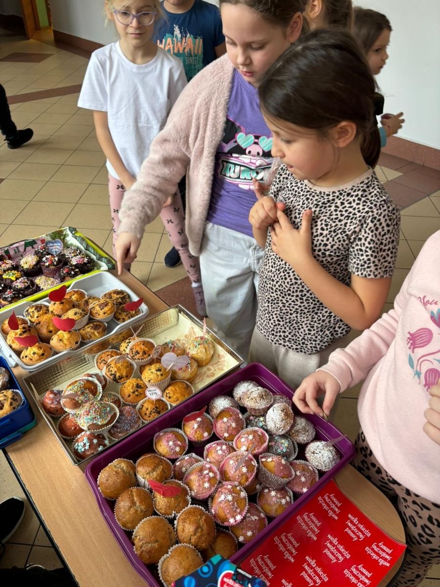 Zdjęcie w galerii na portalu naszraciborz.pl: Szkolna zbiórka WOŚP w Szkole Podstawowej nr 13 zakończona sukcesem wiadomości z regionu
