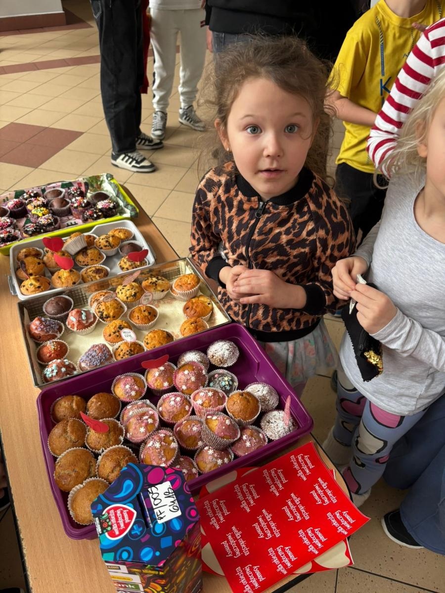 Zdjęcie w galerii na portalu naszraciborz.pl: Szkolna zbiórka WOŚP w Szkole Podstawowej nr 13 zakończona sukcesem wiadomości z regionu