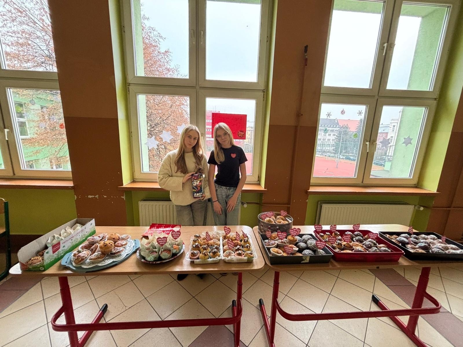 Zdjęcie w galerii na portalu naszraciborz.pl: Szkolna zbiórka WOŚP w Szkole Podstawowej nr 13 zakończona sukcesem wiadomości z regionu