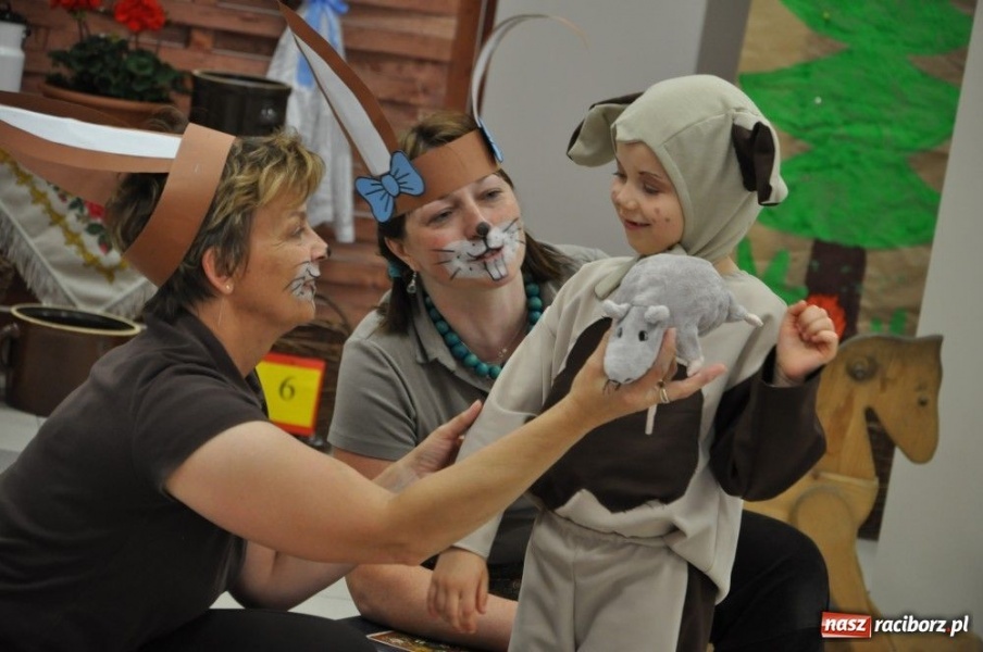 Zdjęcie w galerii na portalu naszraciborz.pl: Bajkowe spotkanie w Pietrowicach wiadomości z regionu