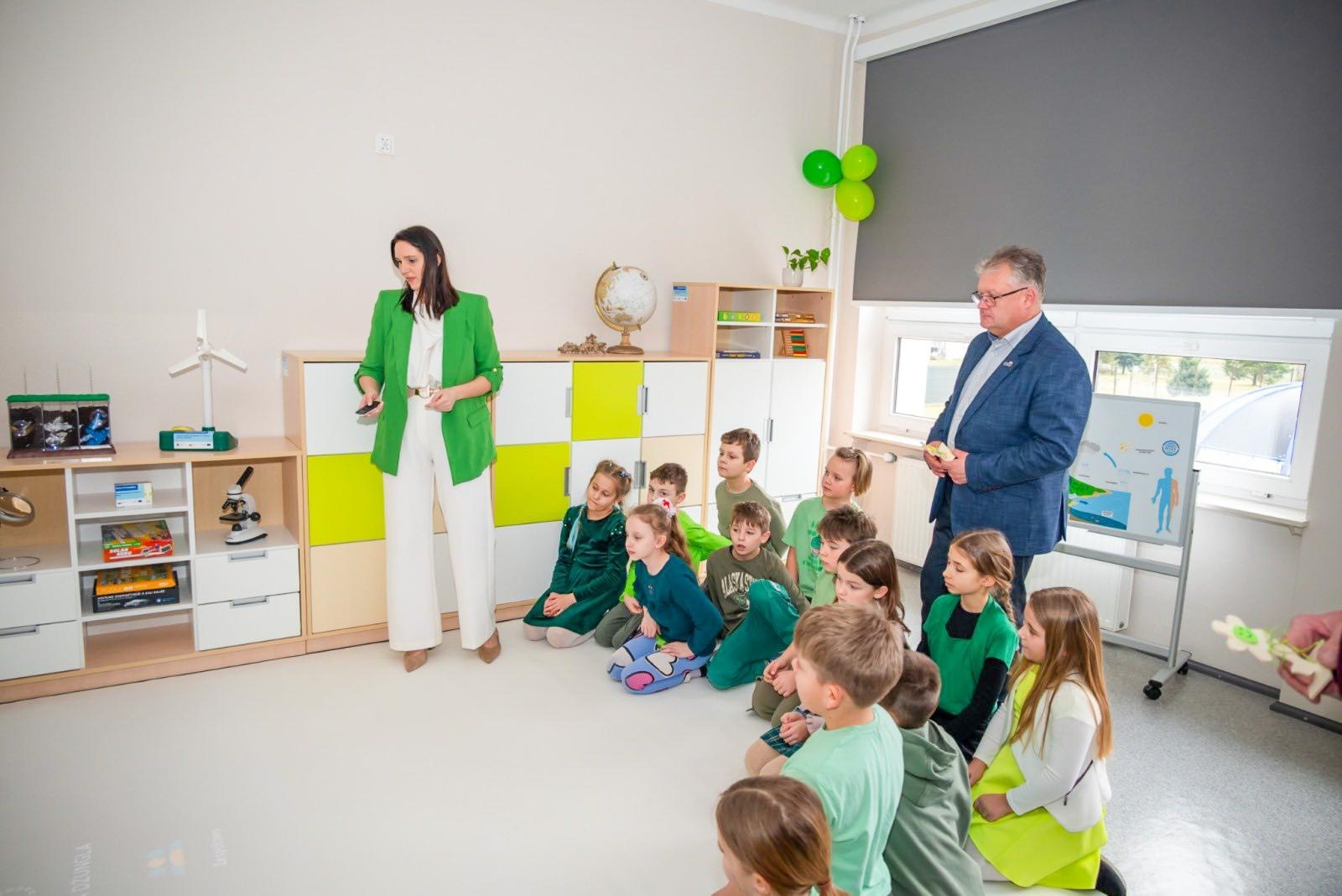 Zdjęcie w galerii na portalu naszraciborz.pl: Nowe pracownie w Szkole Podstawowej w Krzyżanowicach. Projekt Młodzi odkrywcy w realizacji wiadomości z regionu