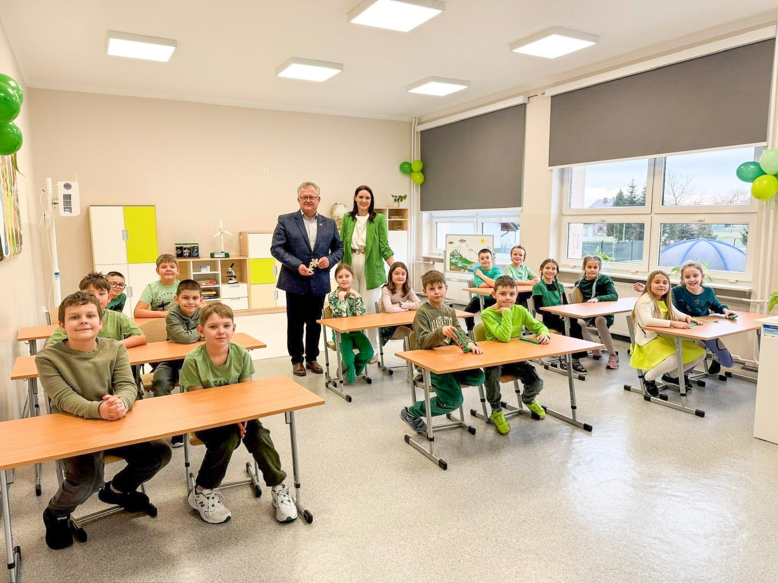 Zdjęcie w galerii na portalu naszraciborz.pl: Nowe pracownie w Szkole Podstawowej w Krzyżanowicach. Projekt Młodzi odkrywcy w realizacji wiadomości z regionu