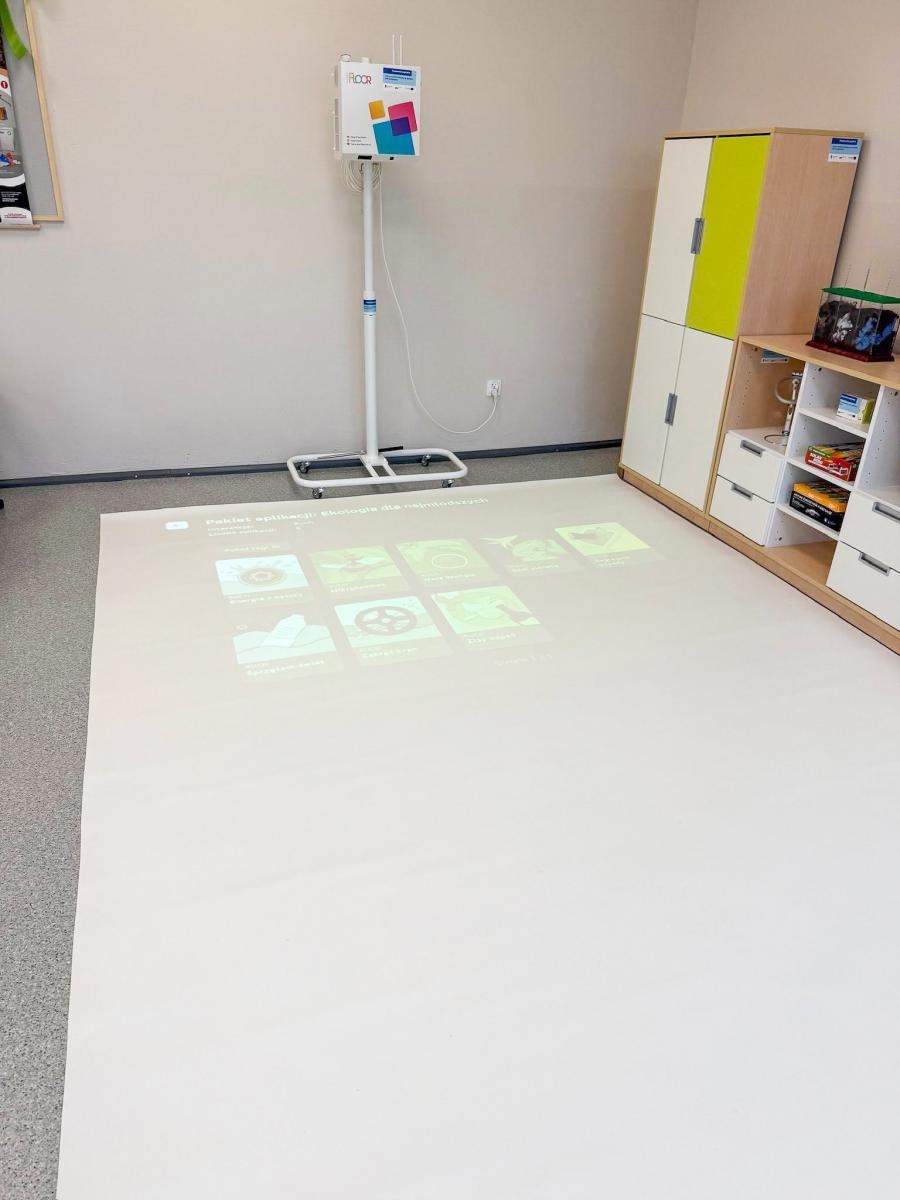 Zdjęcie w galerii na portalu naszraciborz.pl: Nowe pracownie w Szkole Podstawowej w Krzyżanowicach. Projekt Młodzi odkrywcy w realizacji wiadomości z regionu