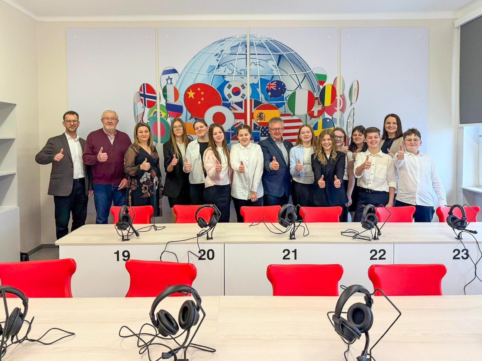 Zdjęcie w galerii na portalu naszraciborz.pl: Nowe pracownie w Szkole Podstawowej w Krzyżanowicach. Projekt Młodzi odkrywcy w realizacji wiadomości z regionu