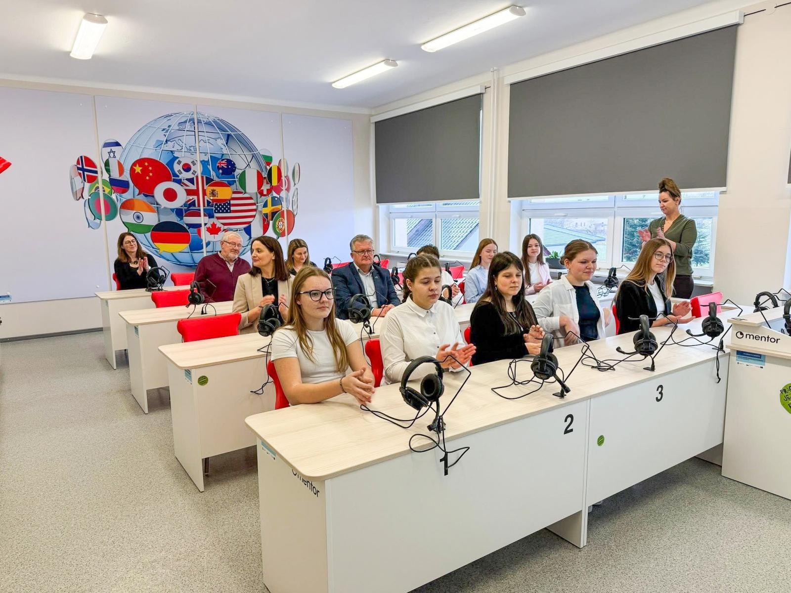 Zdjęcie w galerii na portalu naszraciborz.pl: Nowe pracownie w Szkole Podstawowej w Krzyżanowicach. Projekt Młodzi odkrywcy w realizacji wiadomości z regionu