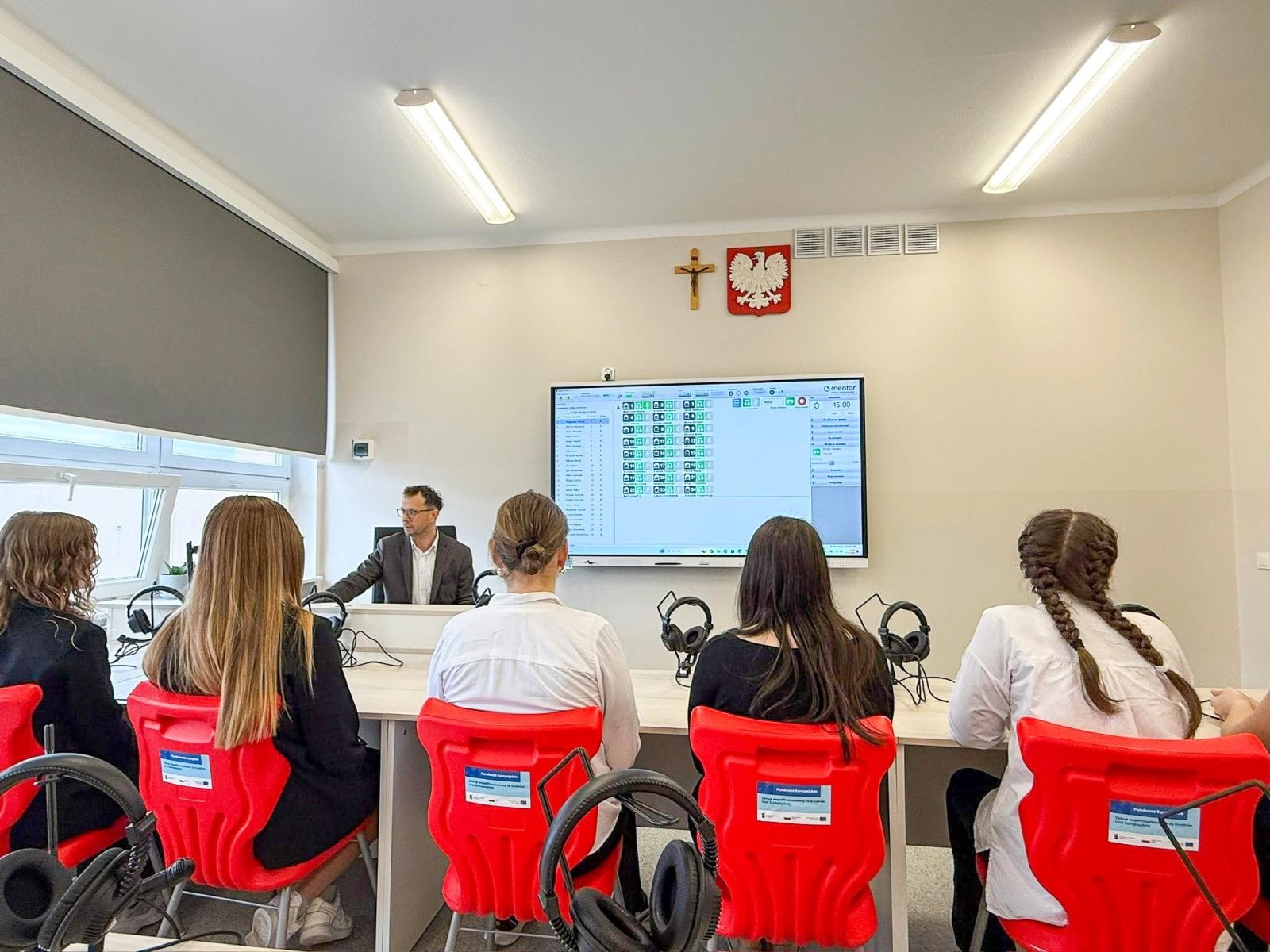 Zdjęcie w galerii na portalu naszraciborz.pl: Nowe pracownie w Szkole Podstawowej w Krzyżanowicach. Projekt Młodzi odkrywcy w realizacji wiadomości z regionu