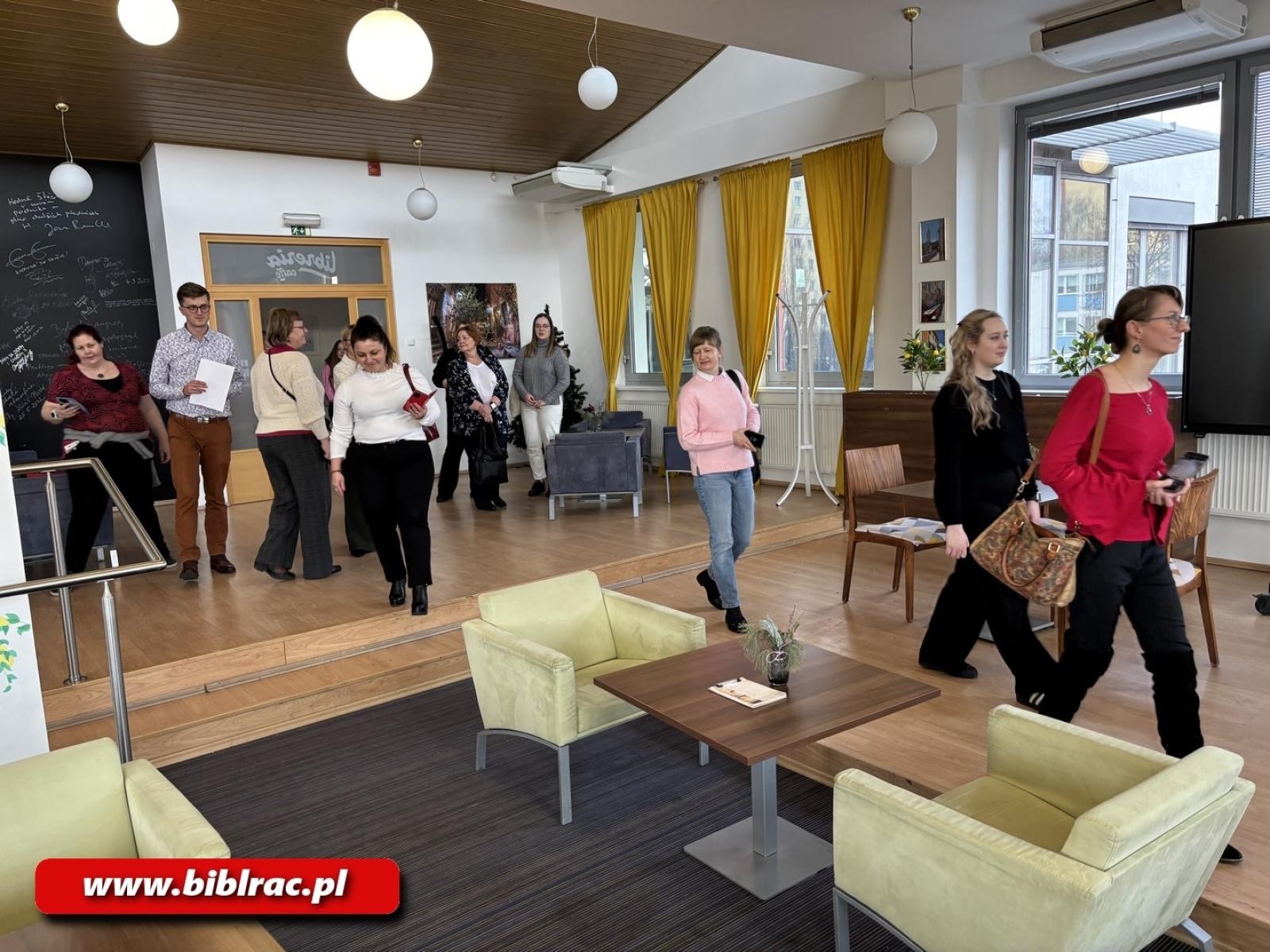 Zdjęcie w galerii na portalu naszraciborz.pl: Jak przyciągnąć dzieci do biblioteki? Kolejne spotkanie bibliotekarzy z Raciborza i Karwiny wiadomości z regionu