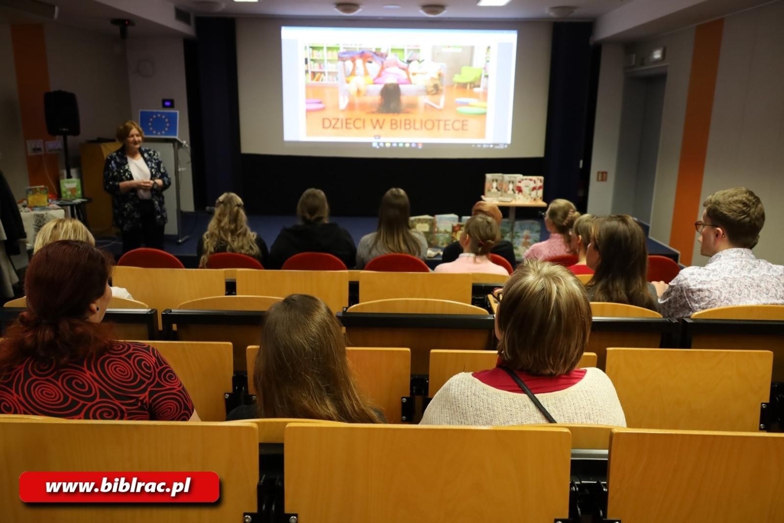 Zdjęcie w galerii na portalu naszraciborz.pl: Jak przyciągnąć dzieci do biblioteki? Kolejne spotkanie bibliotekarzy z Raciborza i Karwiny wiadomości z regionu