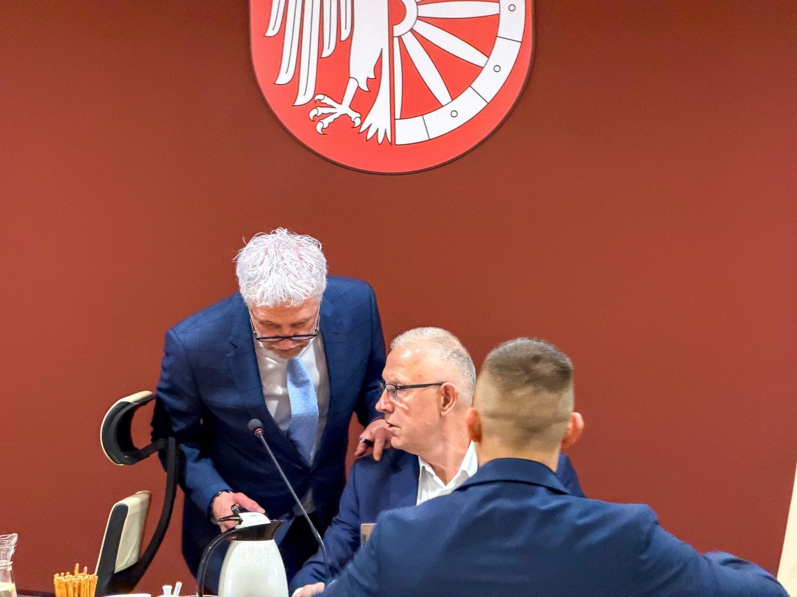 Zdjęcie w galerii na portalu naszraciborz.pl: Rada Miasta przyjęła uchwałę o zamiarze likwidacji SP 13. Rodzice zapowiadają inicjatywę referendalną wiadomości z regionu