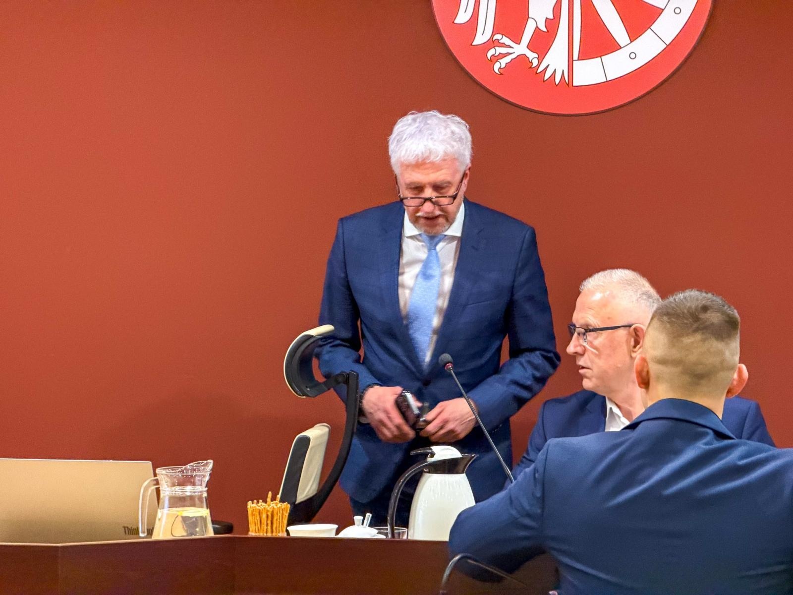 Zdjęcie w galerii na portalu naszraciborz.pl: Rada Miasta przyjęła uchwałę o zamiarze likwidacji SP 13. Rodzice zapowiadają inicjatywę referendalną wiadomości z regionu