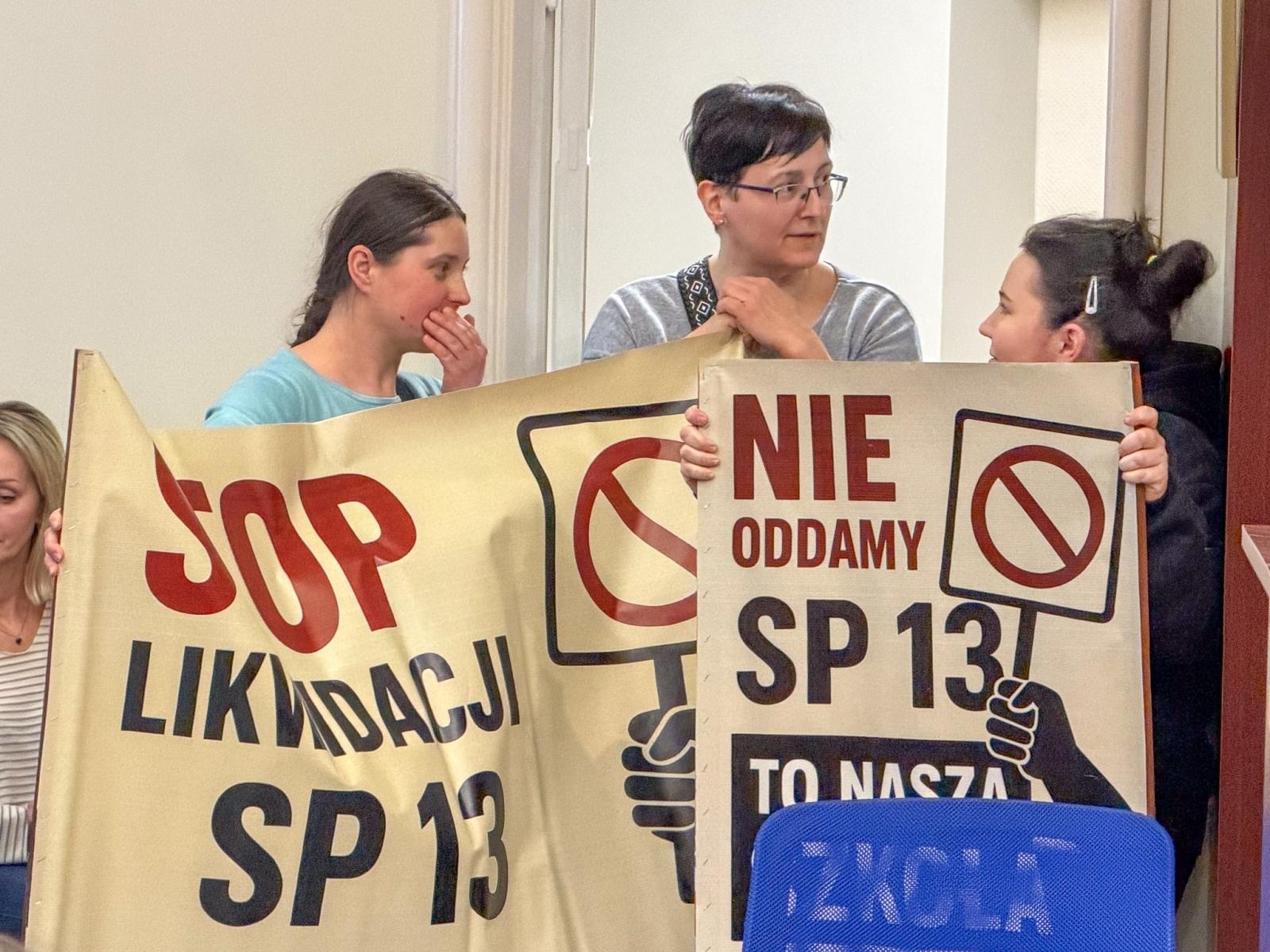 Zdjęcie w galerii na portalu naszraciborz.pl: Rada Miasta przyjęła uchwałę o zamiarze likwidacji SP 13. Rodzice zapowiadają inicjatywę referendalną wiadomości z regionu