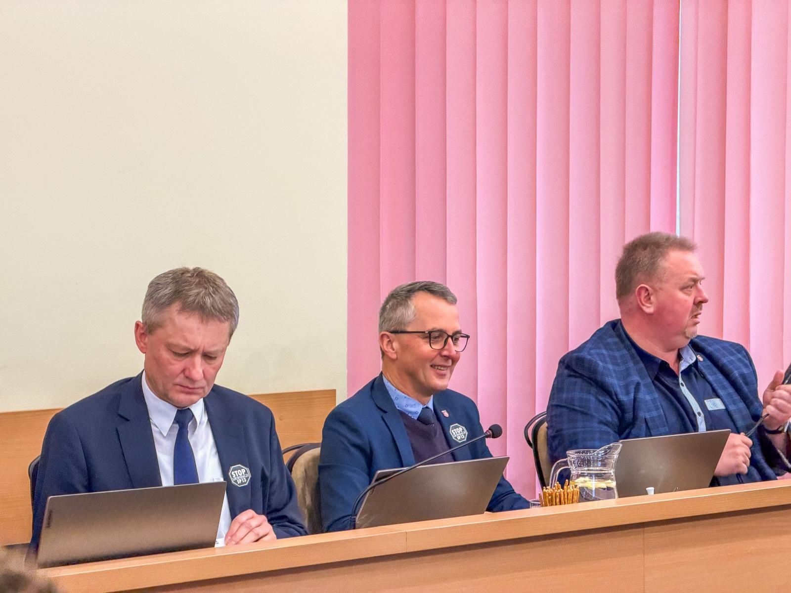 Zdjęcie w galerii na portalu naszraciborz.pl: Rada Miasta przyjęła uchwałę o zamiarze likwidacji SP 13. Rodzice zapowiadają inicjatywę referendalną wiadomości z regionu