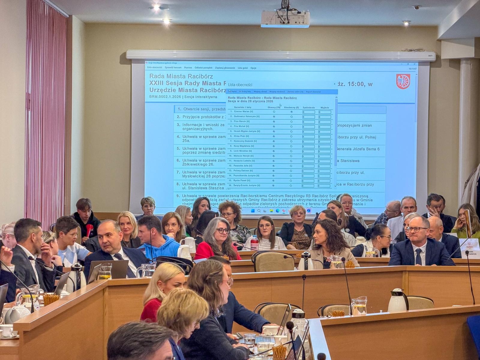 Zdjęcie w galerii na portalu naszraciborz.pl: Rada Miasta przyjęła uchwałę o zamiarze likwidacji SP 13. Rodzice zapowiadają inicjatywę referendalną wiadomości z regionu