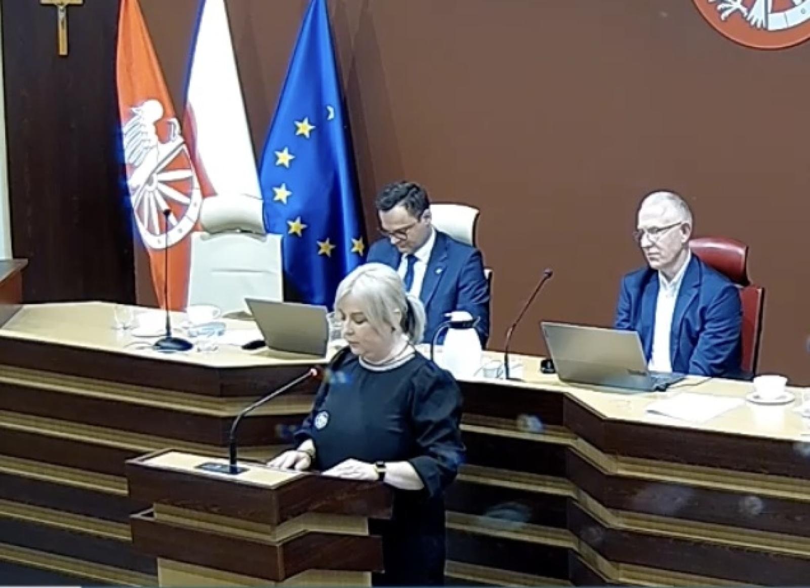 Zdjęcie w galerii na portalu naszraciborz.pl: Rada Miasta przyjęła uchwałę o zamiarze likwidacji SP 13. Rodzice zapowiadają inicjatywę referendalną wiadomości z regionu