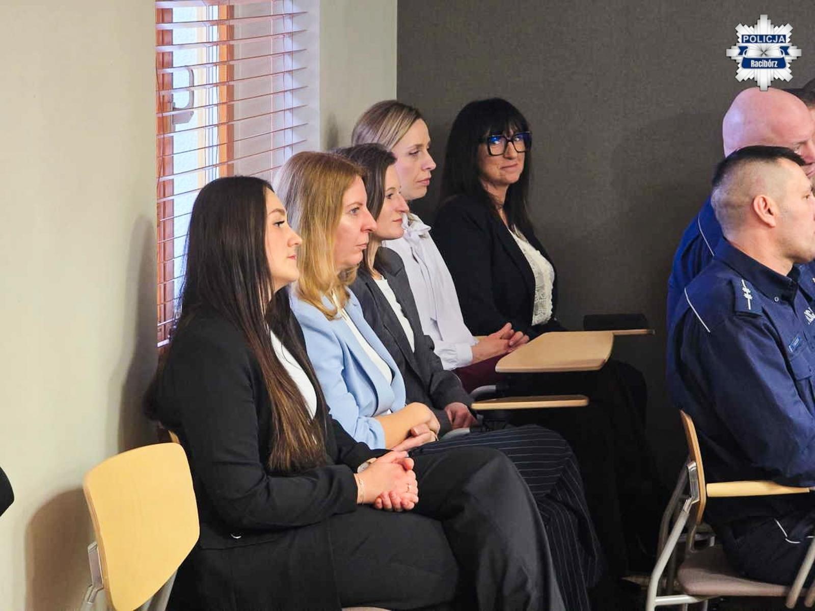 Zdjęcie w galerii na portalu naszraciborz.pl: Odprawa roczna raciborskich policjantów. Podsumowanie pracy Policji w 2025 roku wiadomości z regionu