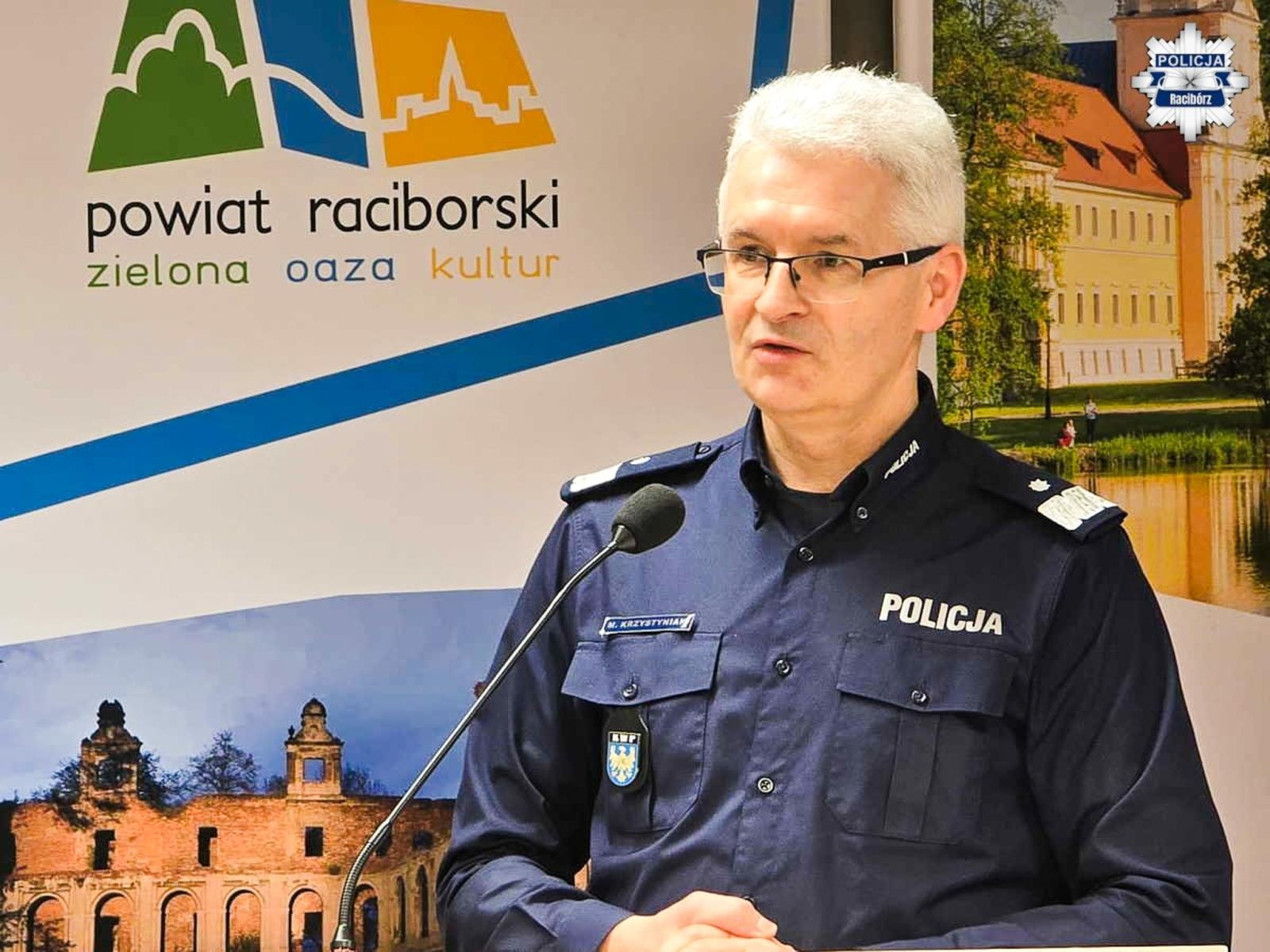 Zdjęcie w galerii na portalu naszraciborz.pl: Odprawa roczna raciborskich policjantów. Podsumowanie pracy Policji w 2025 roku wiadomości z regionu