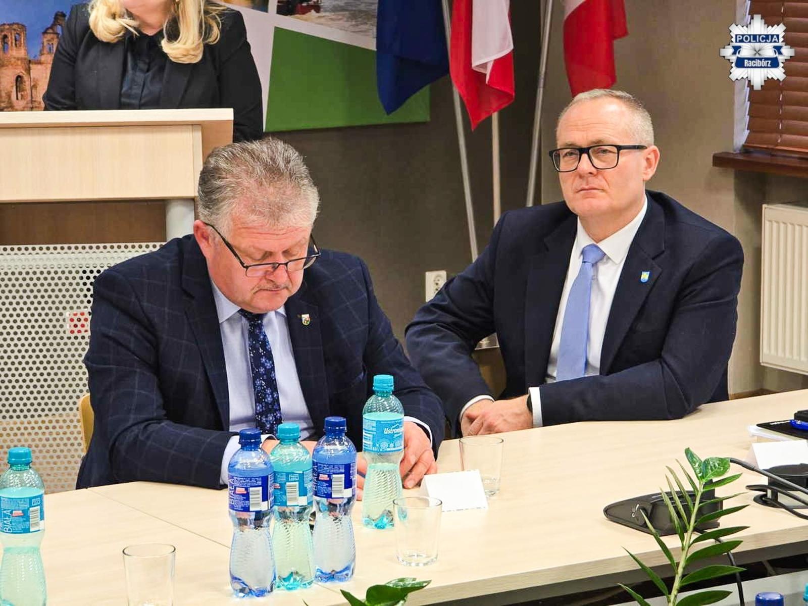 Zdjęcie w galerii na portalu naszraciborz.pl: Odprawa roczna raciborskich policjantów. Podsumowanie pracy Policji w 2025 roku wiadomości z regionu