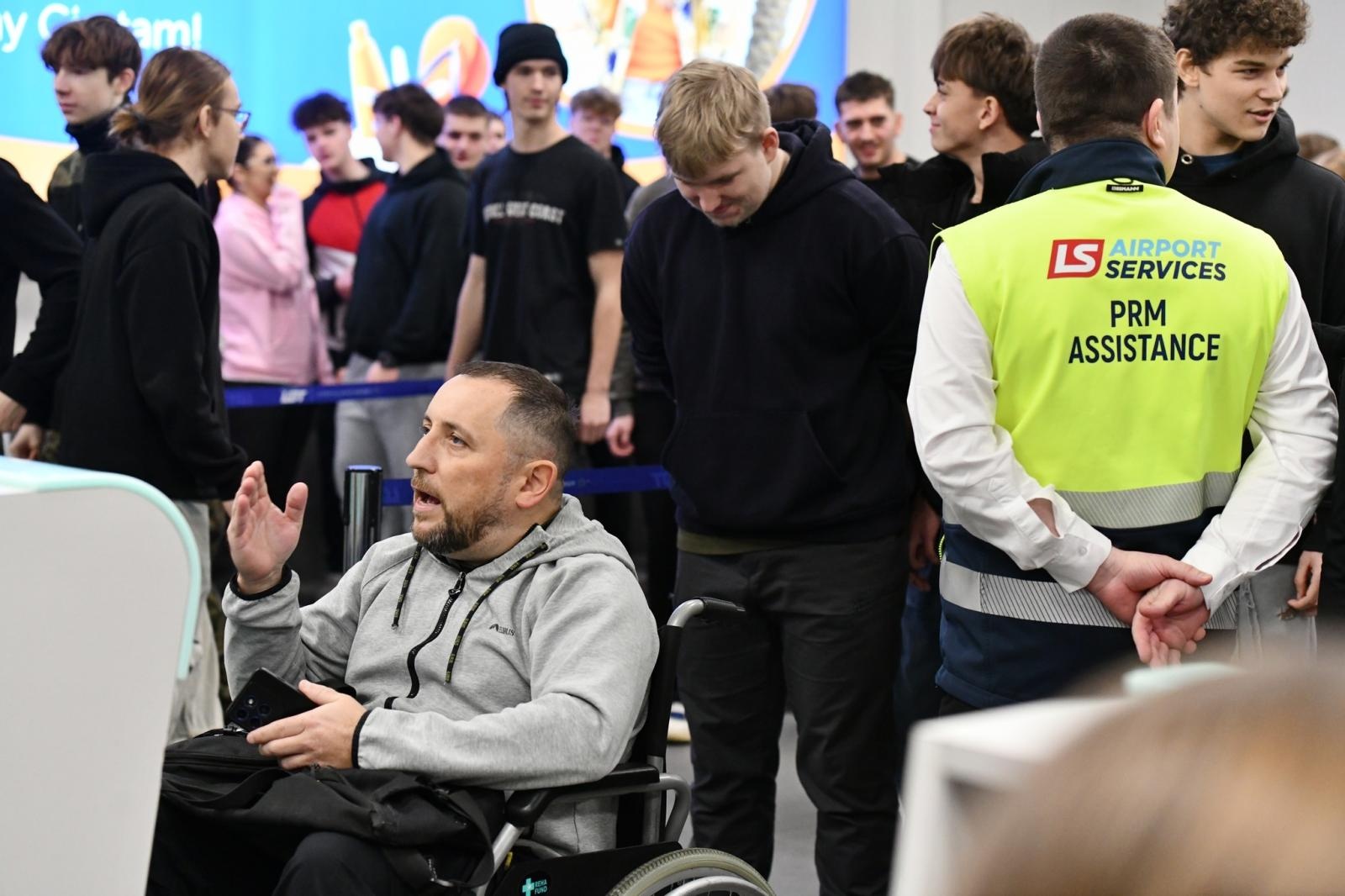 Zdjęcie w galerii na portalu naszraciborz.pl: Kolejne szkolenie taktyczne z zakresu Działań interwencyjnych na lotnisku w Katowicach wiadomości z regionu