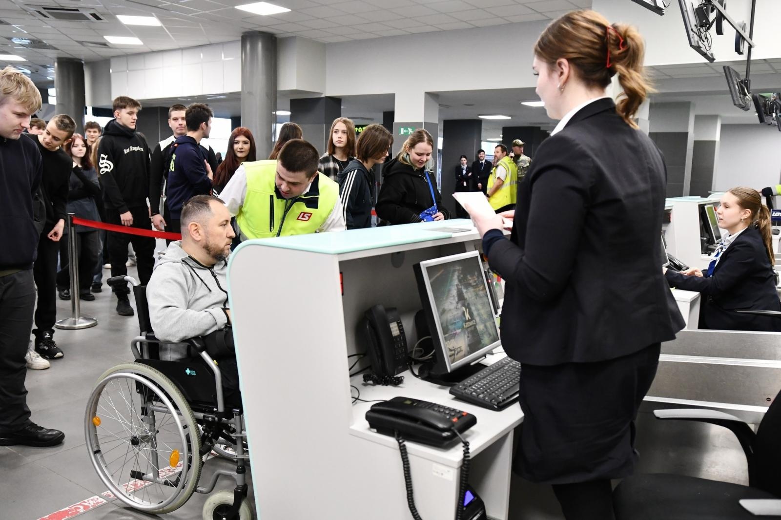 Zdjęcie w galerii na portalu naszraciborz.pl: Kolejne szkolenie taktyczne z zakresu Działań interwencyjnych na lotnisku w Katowicach wiadomości z regionu