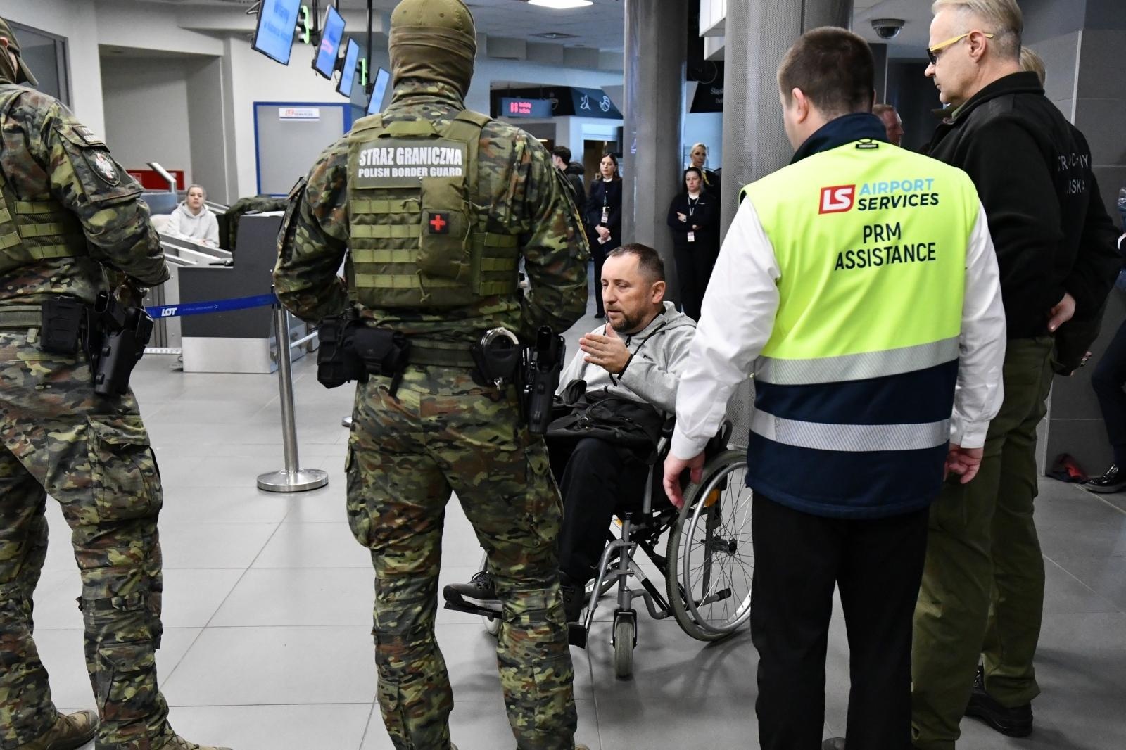 Zdjęcie w galerii na portalu naszraciborz.pl: Kolejne szkolenie taktyczne z zakresu Działań interwencyjnych na lotnisku w Katowicach wiadomości z regionu