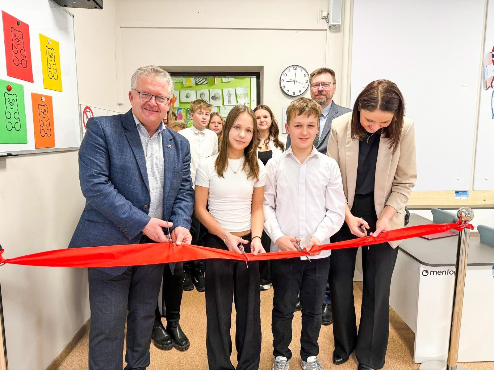 Zdjęcie w galerii na portalu naszraciborz.pl: Nowa pracownia komputerowa w Tworkowie. Projekt Młodzi odkrywcy w gminnych szkołach wiadomości z regionu