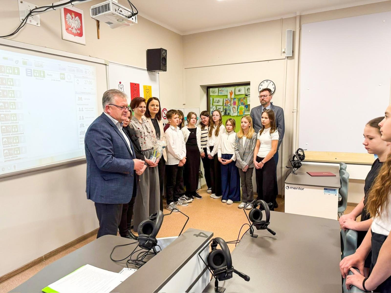 Zdjęcie w galerii na portalu naszraciborz.pl: Nowa pracownia komputerowa w Tworkowie. Projekt Młodzi odkrywcy w gminnych szkołach wiadomości z regionu