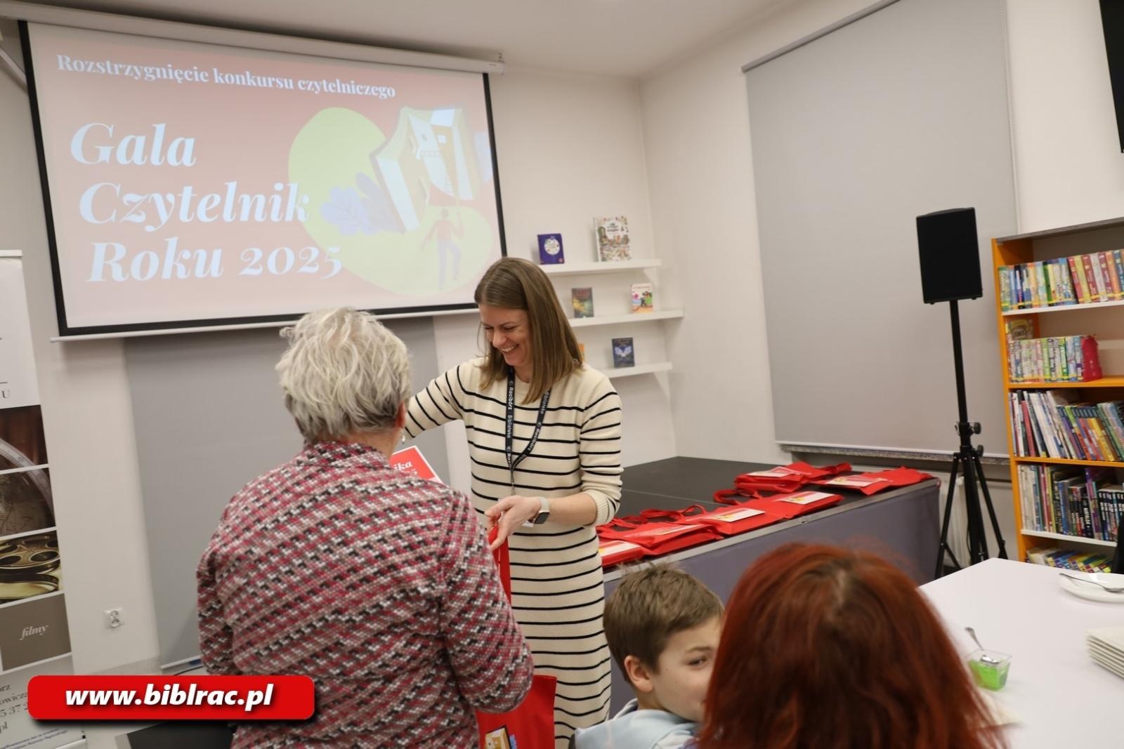 Zdjęcie w galerii na portalu naszraciborz.pl: Kto został Czytelnikiem Roku 2025? W Bibliotece podsumowano konkurs czytelniczy wiadomości z regionu