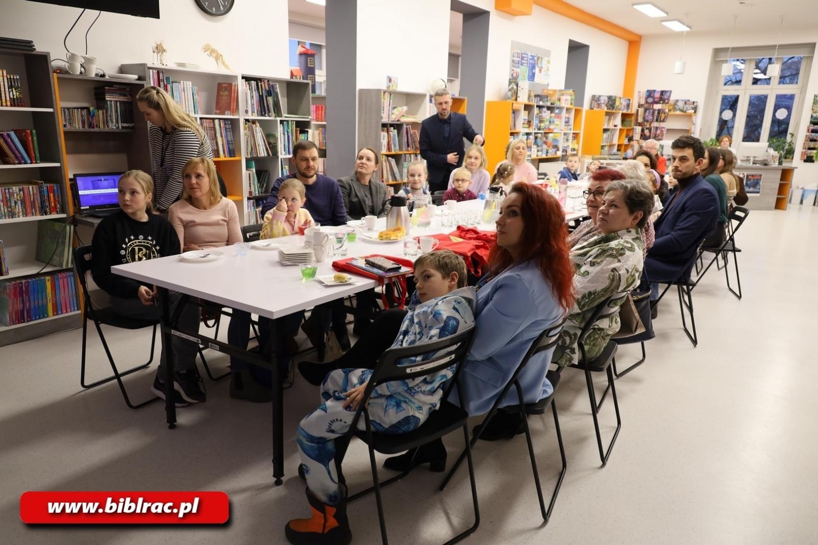 Zdjęcie w galerii na portalu naszraciborz.pl: Kto został Czytelnikiem Roku 2025? W Bibliotece podsumowano konkurs czytelniczy wiadomości z regionu