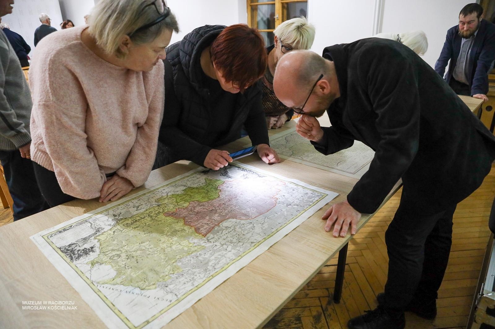 Zdjęcie w galerii na portalu naszraciborz.pl: Czwartkowe spotkania z zabytkami: Śląsk na dawnej kartografii wiadomości z regionu