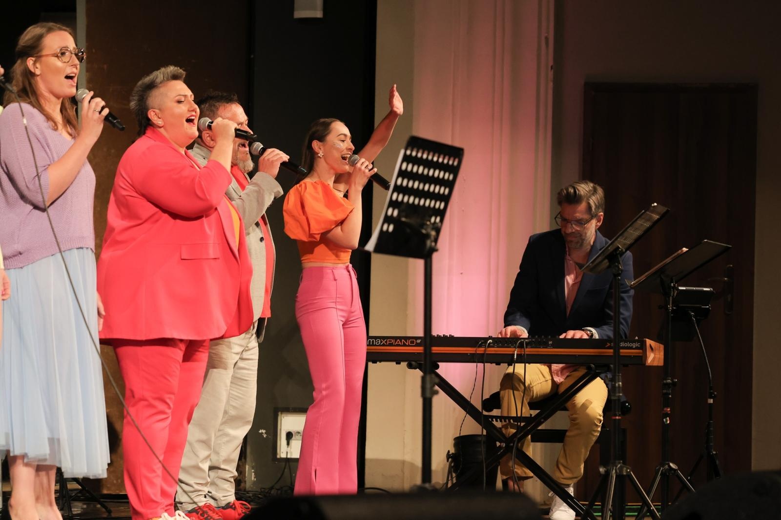 Zdjęcie w galerii na portalu naszraciborz.pl: Zespół Wokalny PERSPEKTYWA zaprasza na Zimowy Koncert wiadomości z regionu