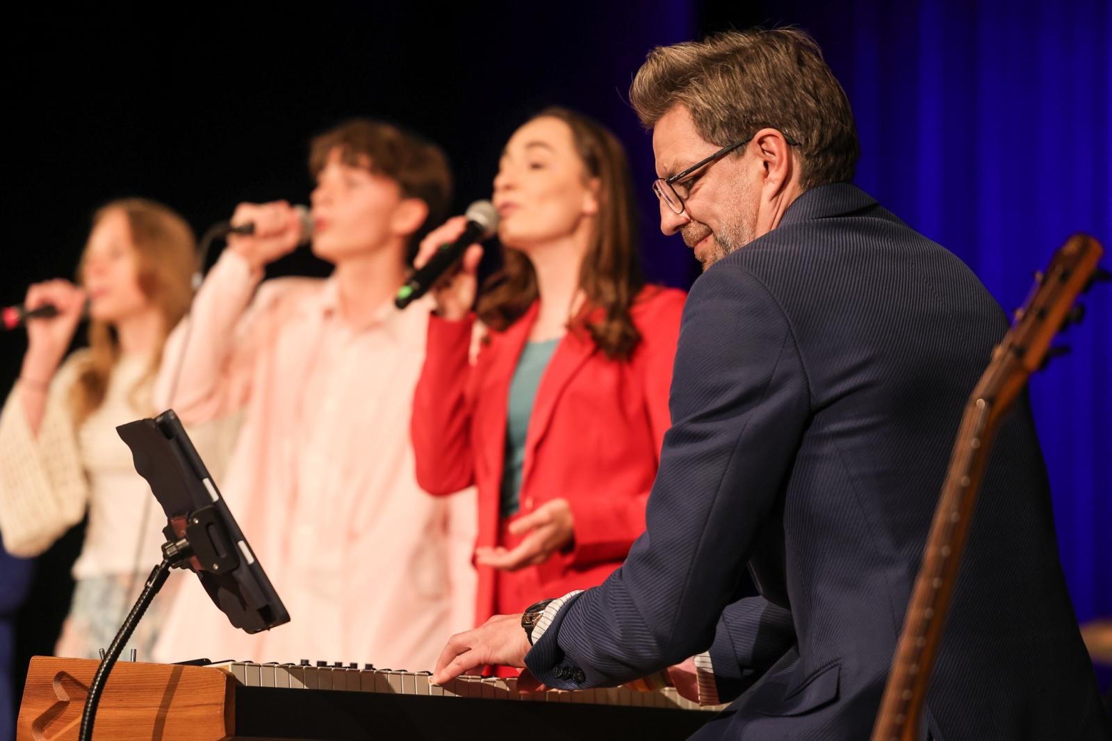 Zdjęcie w galerii na portalu naszraciborz.pl: Zespół Wokalny PERSPEKTYWA zaprasza na Zimowy Koncert wiadomości z regionu