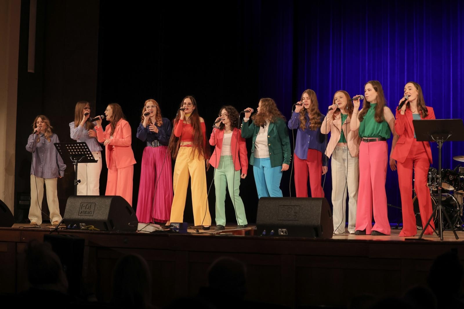 Zdjęcie w galerii na portalu naszraciborz.pl: Zespół Wokalny PERSPEKTYWA zaprasza na Zimowy Koncert wiadomości z regionu