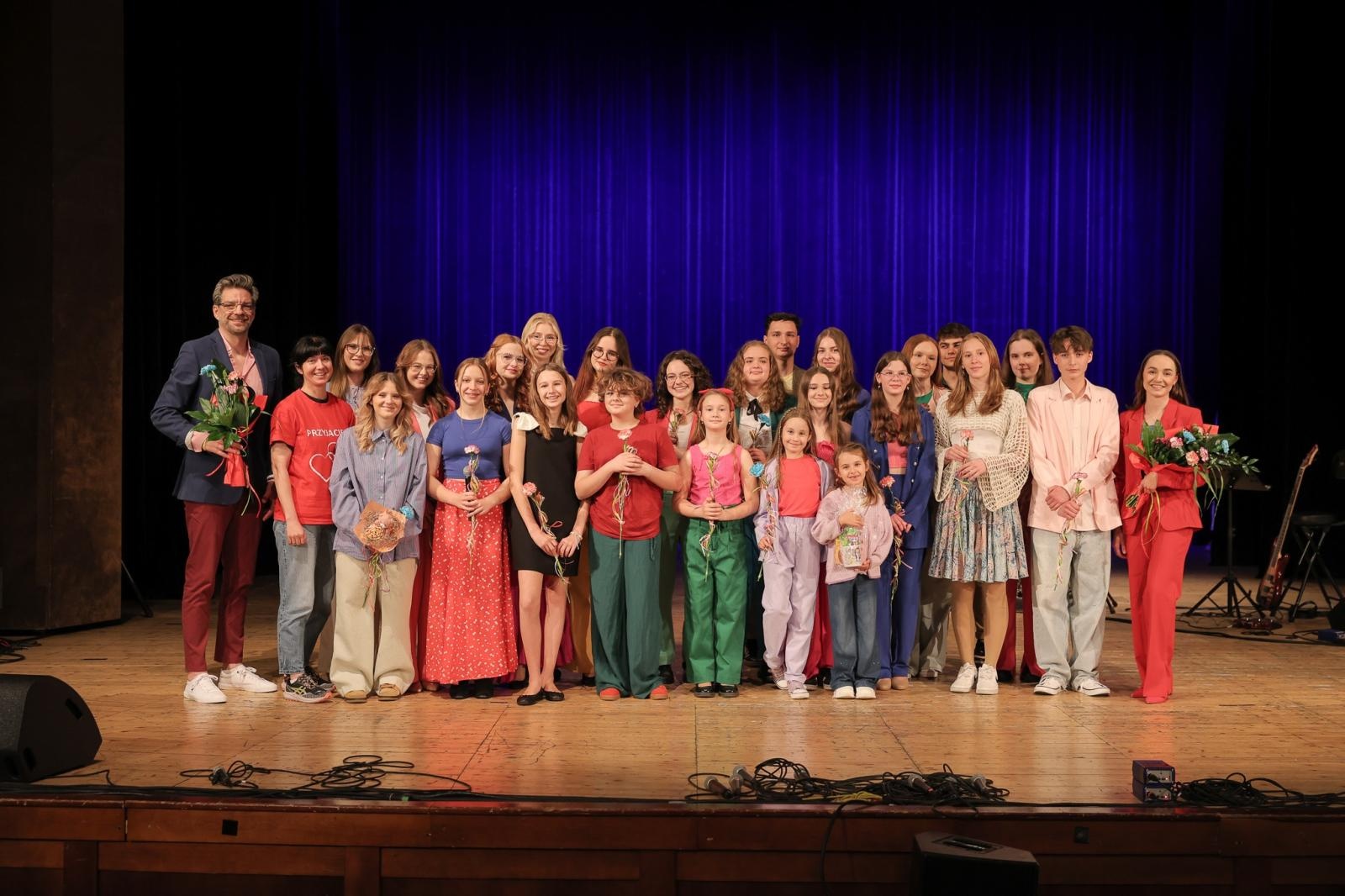 Zdjęcie w galerii na portalu naszraciborz.pl: Zespół Wokalny PERSPEKTYWA zaprasza na Zimowy Koncert wiadomości z regionu