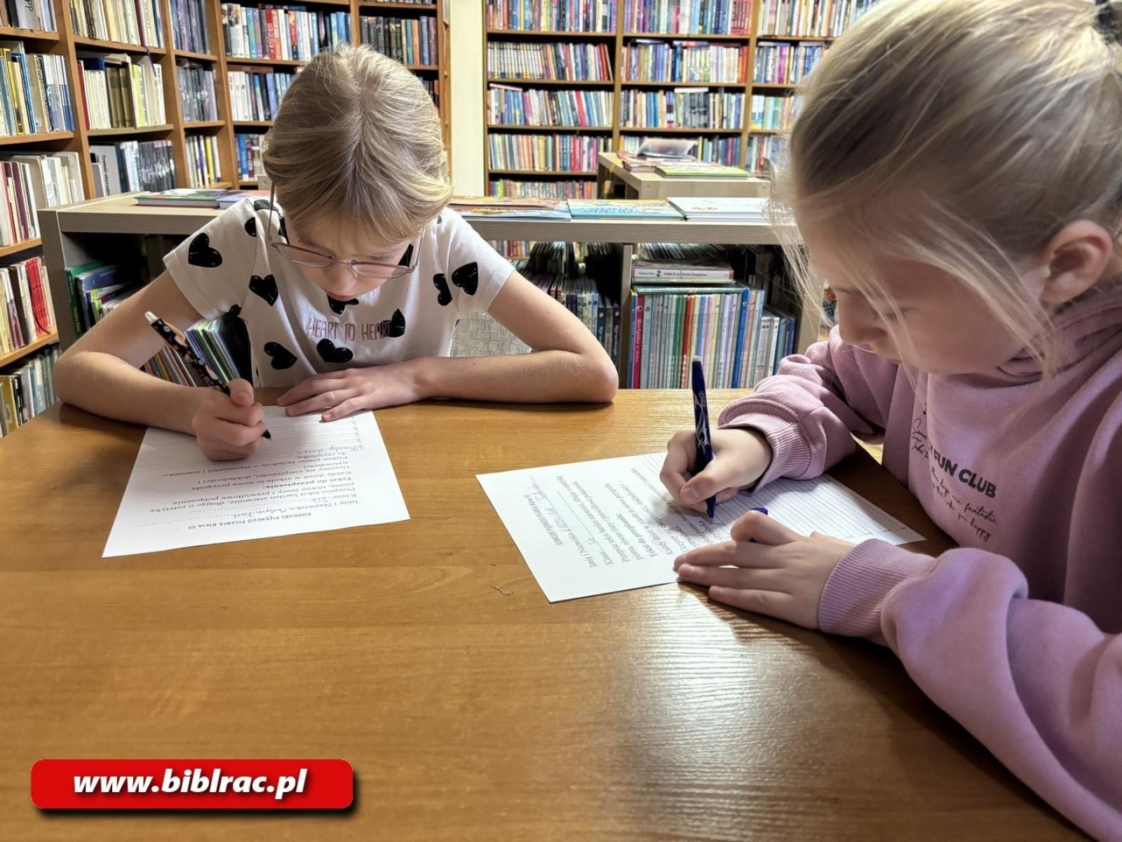 Zdjęcie w galerii na portalu naszraciborz.pl: Konkurs pięknego pisania w Ocicach wiadomości z regionu