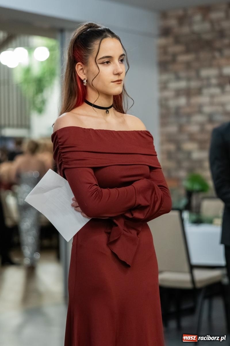 Zdjęcie w galerii na portalu naszraciborz.pl: ZSO nr 1 w Raciborzu po raz pierwszy bawi się na studniówce w Rudach [FOTO i WIDEO] wiadomości z regionu