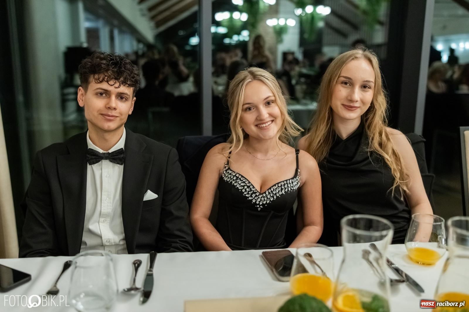 Zdjęcie w galerii na portalu naszraciborz.pl: ZSO nr 1 w Raciborzu po raz pierwszy bawi się na studniówce w Rudach [FOTO i WIDEO] wiadomości z regionu