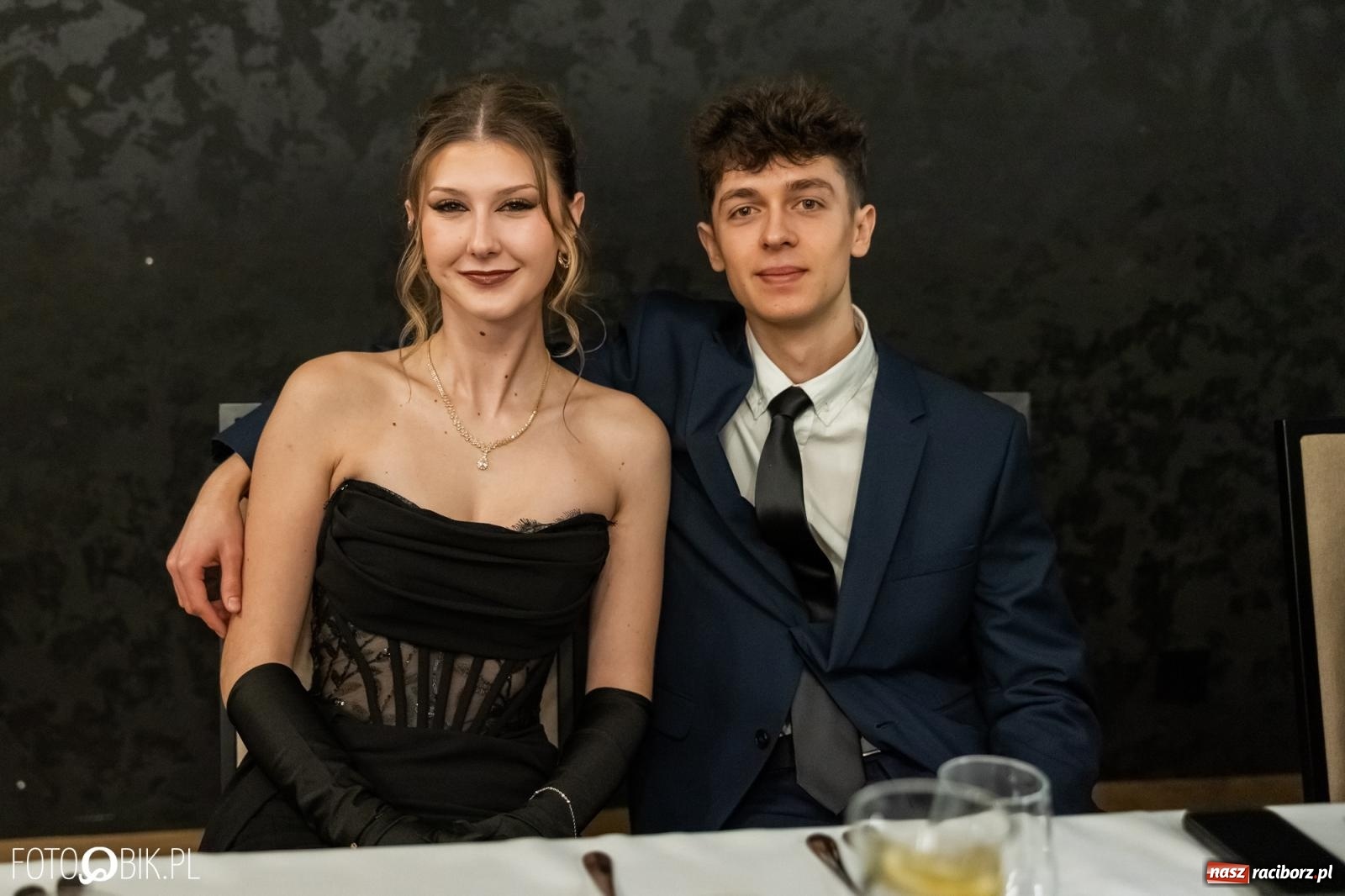 Zdjęcie w galerii na portalu naszraciborz.pl: ZSO nr 1 w Raciborzu po raz pierwszy bawi się na studniówce w Rudach [FOTO i WIDEO] wiadomości z regionu