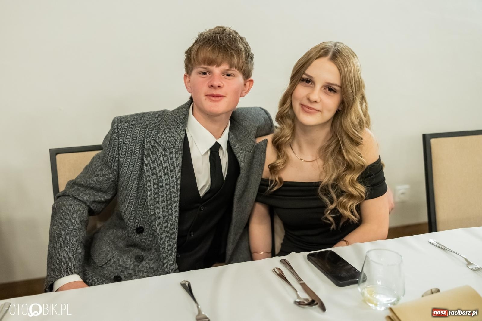 Zdjęcie w galerii na portalu naszraciborz.pl: ZSO nr 1 w Raciborzu po raz pierwszy bawi się na studniówce w Rudach [FOTO i WIDEO] wiadomości z regionu