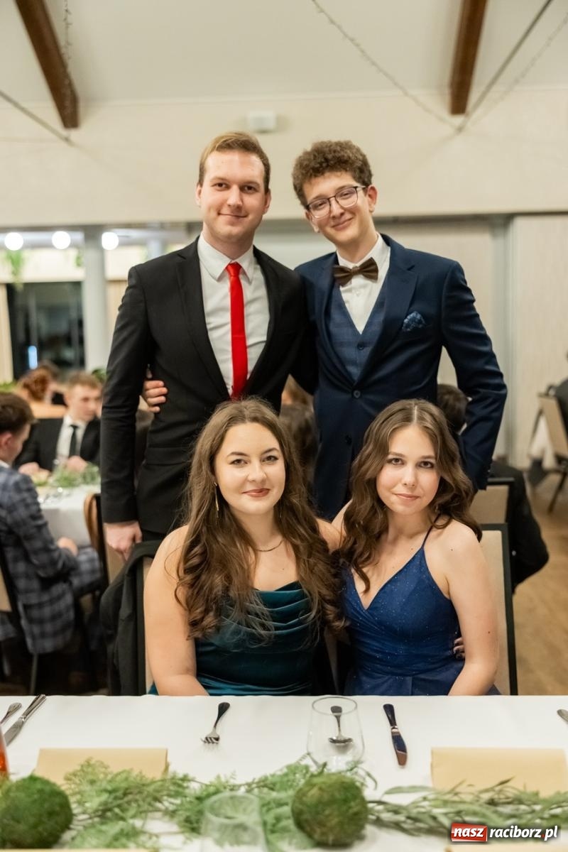 Zdjęcie w galerii na portalu naszraciborz.pl: ZSO nr 1 w Raciborzu po raz pierwszy bawi się na studniówce w Rudach [FOTO i WIDEO] wiadomości z regionu