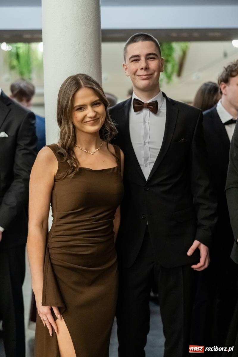 Zdjęcie w galerii na portalu naszraciborz.pl: ZSO nr 1 w Raciborzu po raz pierwszy bawi się na studniówce w Rudach [FOTO i WIDEO] wiadomości z regionu