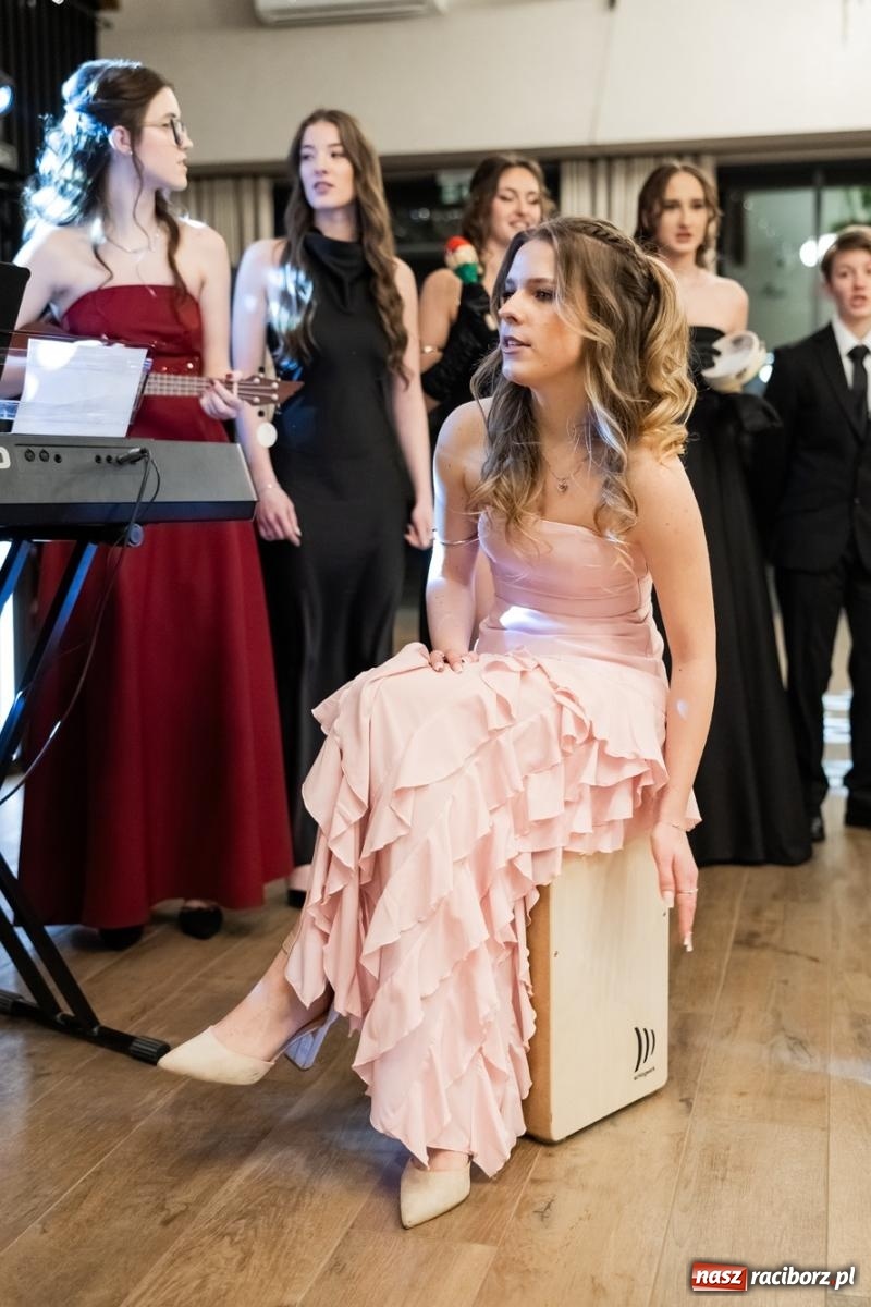 Zdjęcie w galerii na portalu naszraciborz.pl: ZSO nr 1 w Raciborzu po raz pierwszy bawi się na studniówce w Rudach [FOTO i WIDEO] wiadomości z regionu