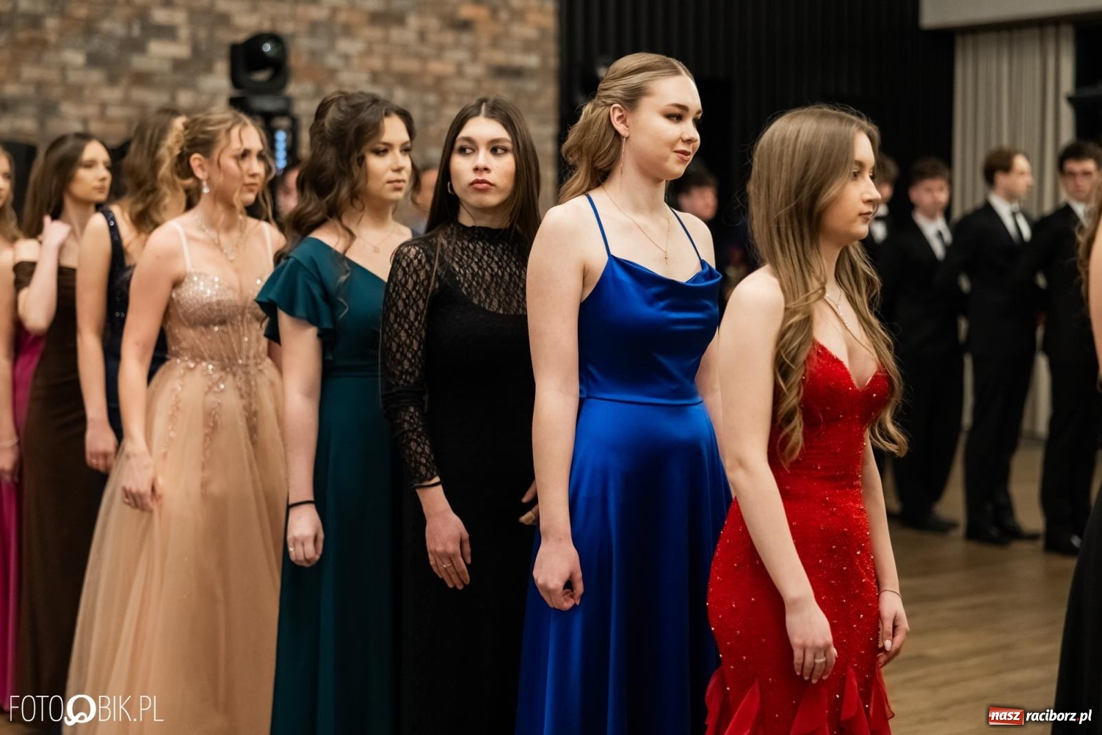 Zdjęcie w galerii na portalu naszraciborz.pl: ZSO nr 1 w Raciborzu po raz pierwszy bawi się na studniówce w Rudach [FOTO i WIDEO] wiadomości z regionu