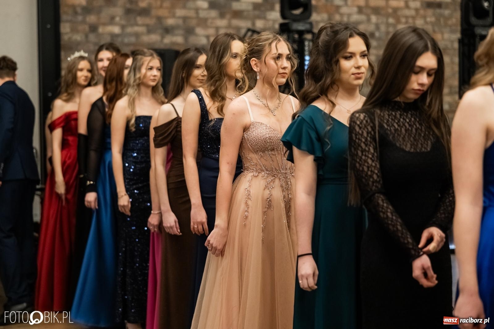 Zdjęcie w galerii na portalu naszraciborz.pl: ZSO nr 1 w Raciborzu po raz pierwszy bawi się na studniówce w Rudach [FOTO i WIDEO] wiadomości z regionu