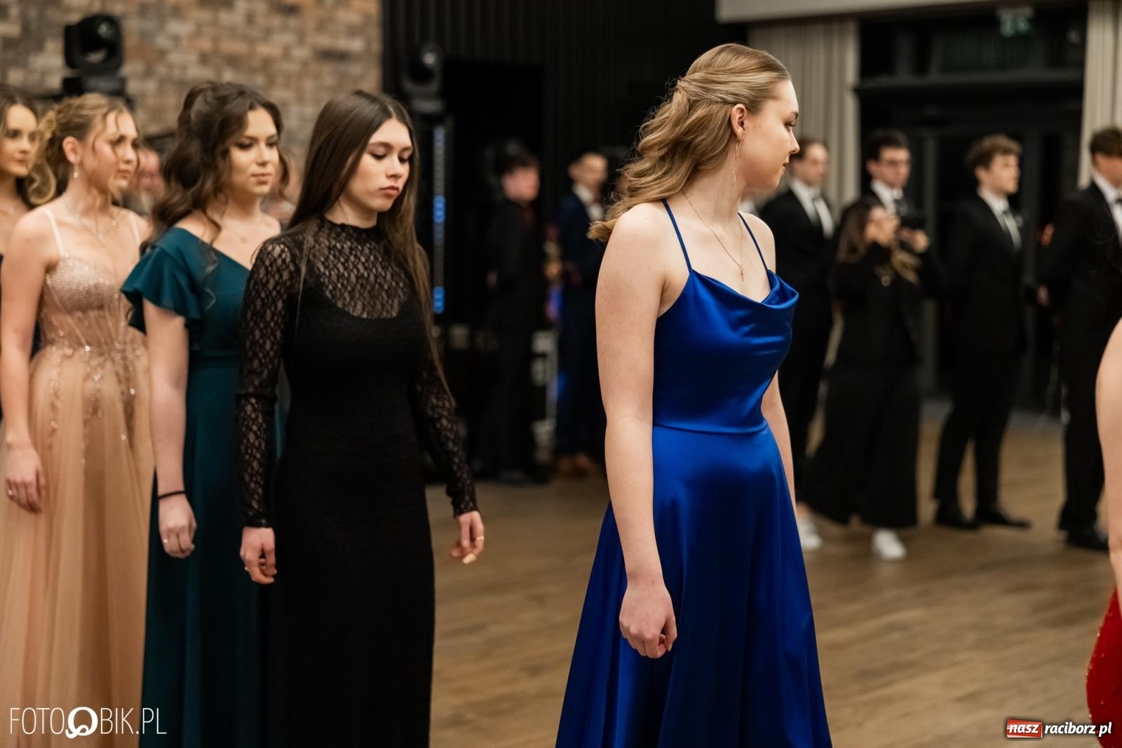 Zdjęcie w galerii na portalu naszraciborz.pl: ZSO nr 1 w Raciborzu po raz pierwszy bawi się na studniówce w Rudach [FOTO i WIDEO] wiadomości z regionu