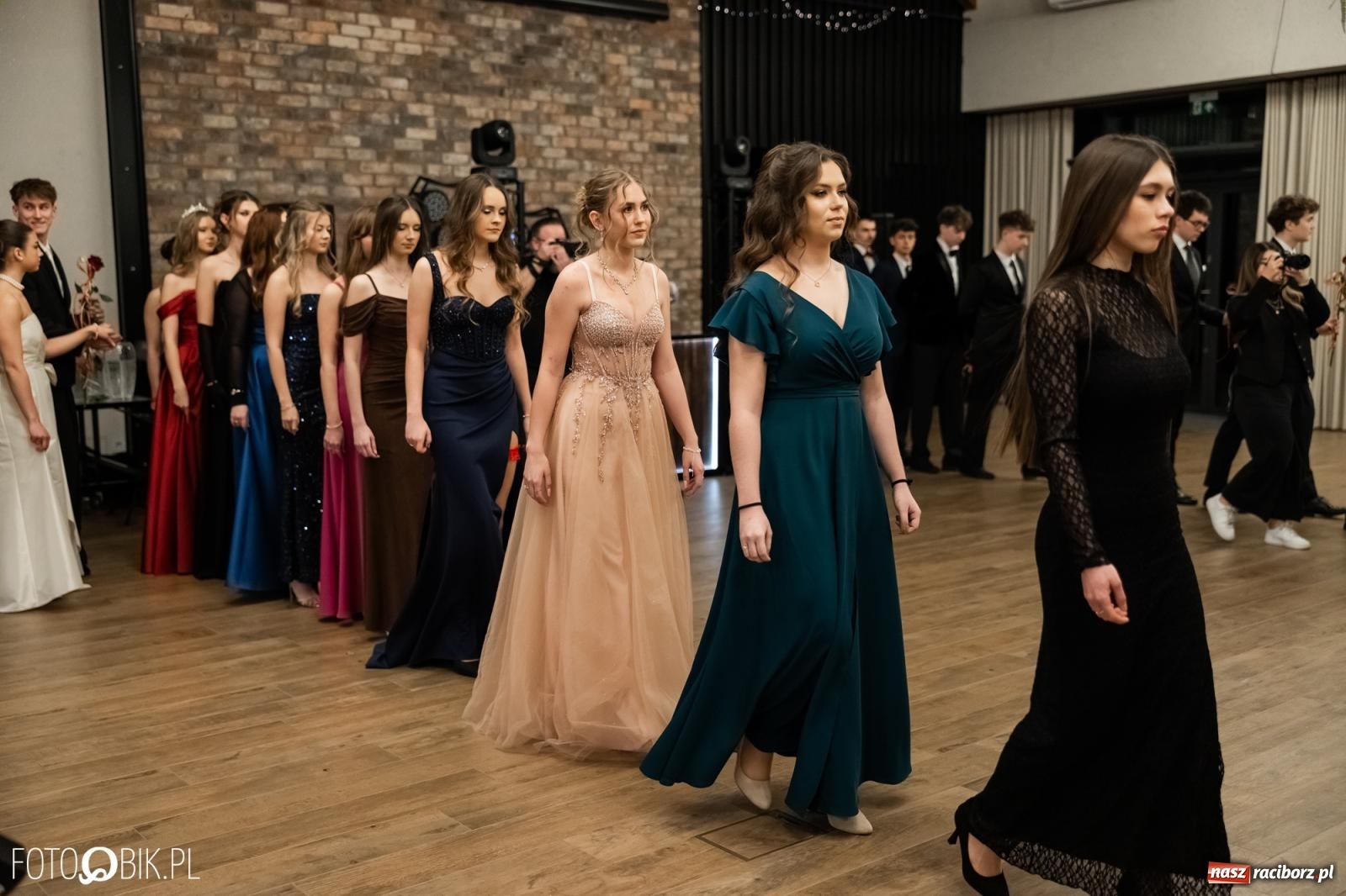 Zdjęcie w galerii na portalu naszraciborz.pl: ZSO nr 1 w Raciborzu po raz pierwszy bawi się na studniówce w Rudach [FOTO i WIDEO] wiadomości z regionu