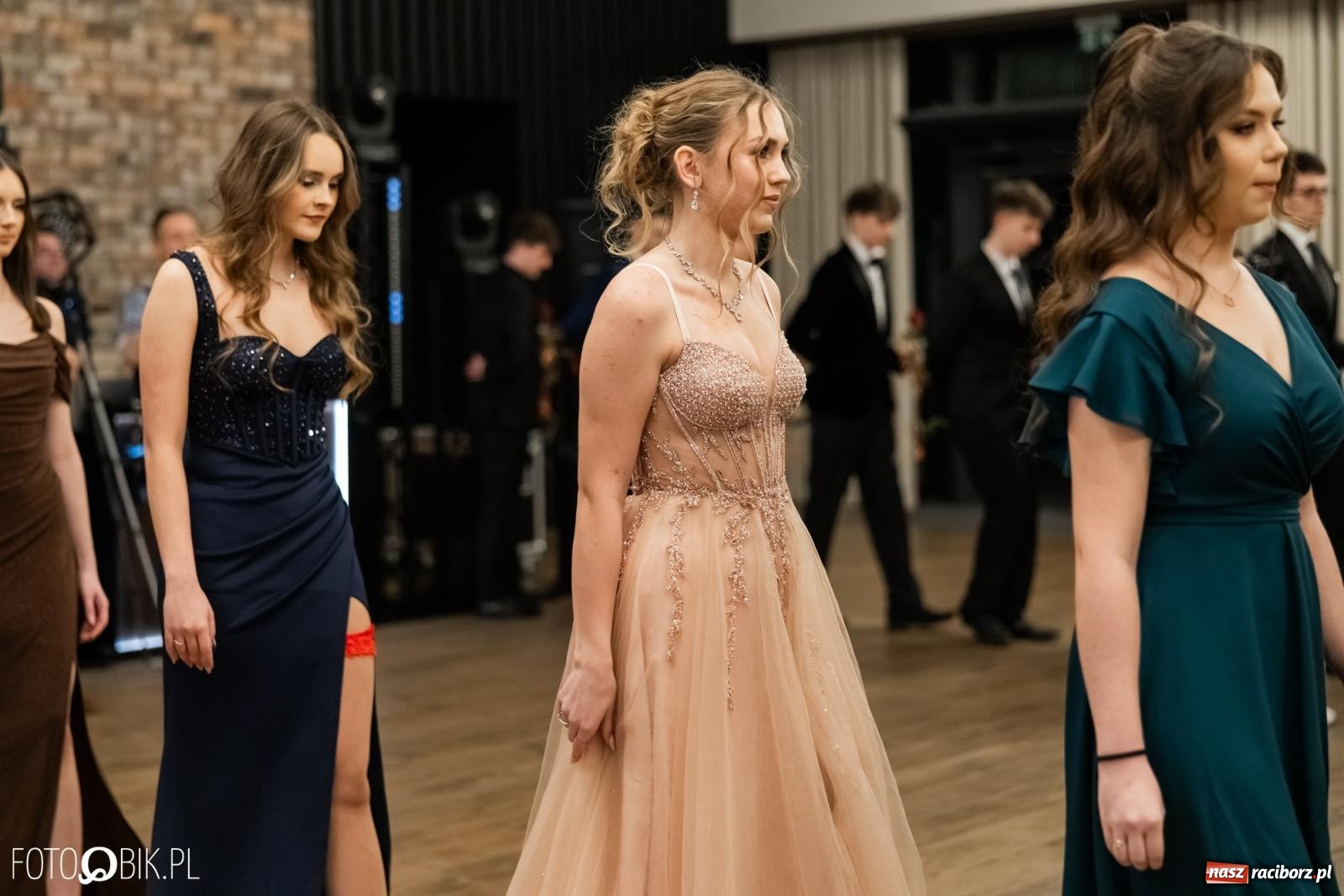 Zdjęcie w galerii na portalu naszraciborz.pl: ZSO nr 1 w Raciborzu po raz pierwszy bawi się na studniówce w Rudach [FOTO i WIDEO] wiadomości z regionu