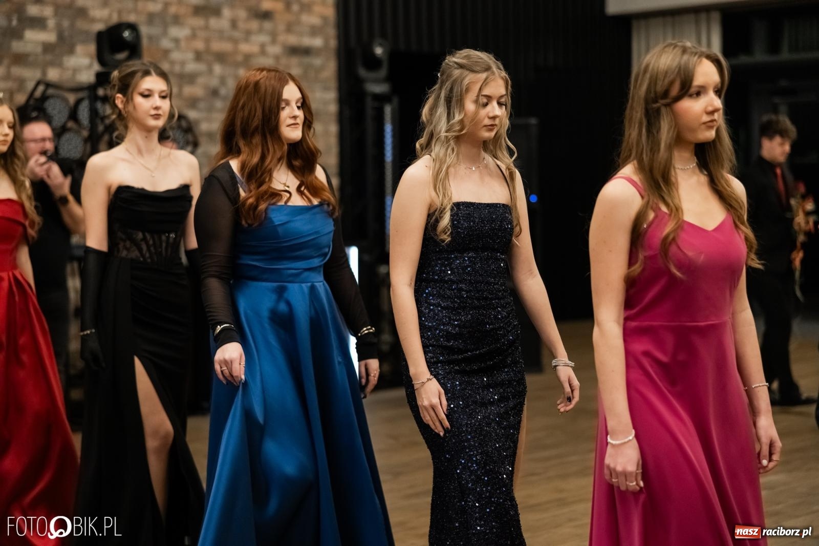 Zdjęcie w galerii na portalu naszraciborz.pl: ZSO nr 1 w Raciborzu po raz pierwszy bawi się na studniówce w Rudach [FOTO i WIDEO] wiadomości z regionu