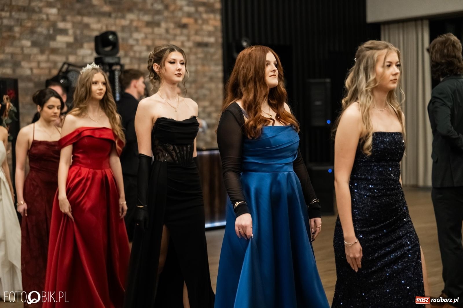 Zdjęcie w galerii na portalu naszraciborz.pl: ZSO nr 1 w Raciborzu po raz pierwszy bawi się na studniówce w Rudach [FOTO i WIDEO] wiadomości z regionu