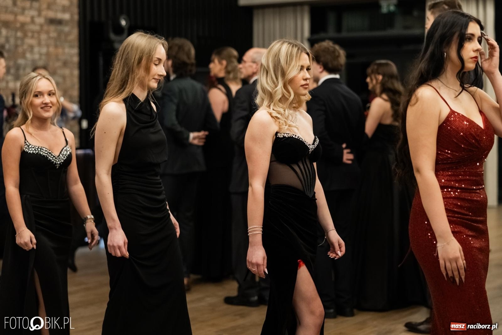 Zdjęcie w galerii na portalu naszraciborz.pl: ZSO nr 1 w Raciborzu po raz pierwszy bawi się na studniówce w Rudach [FOTO i WIDEO] wiadomości z regionu