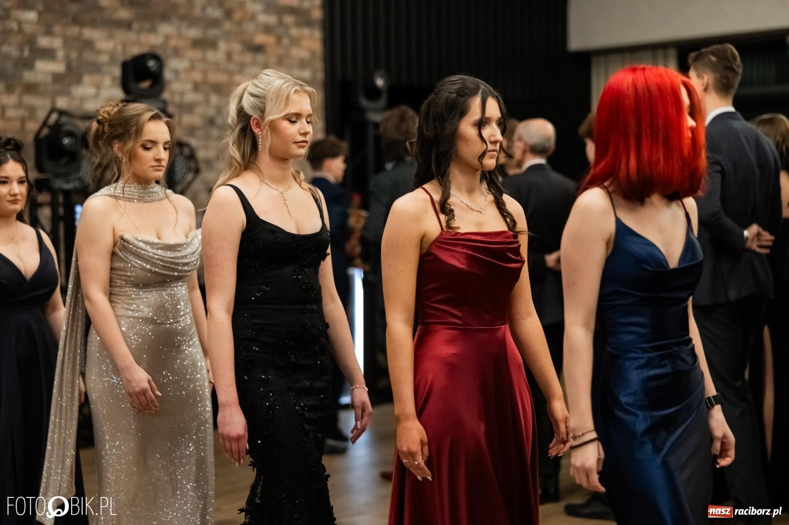 Zdjęcie w galerii na portalu naszraciborz.pl: ZSO nr 1 w Raciborzu po raz pierwszy bawi się na studniówce w Rudach [FOTO i WIDEO] wiadomości z regionu